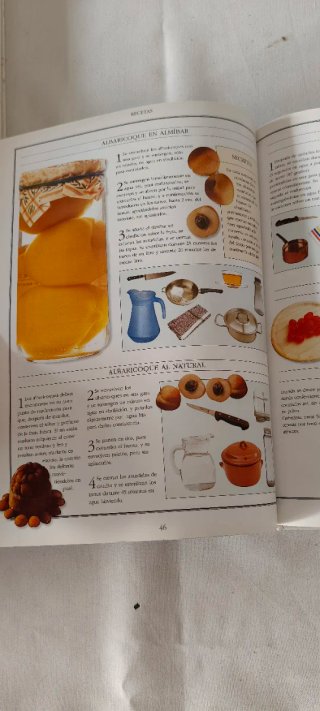 4 libros de tapa dura