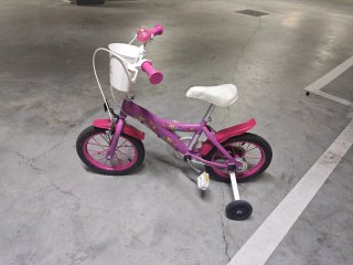 Bicicleta infantil niña rosa con ruedines