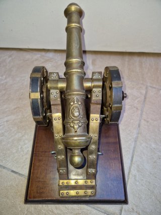 Maqueta cañón bronce