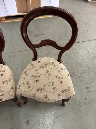 Par de Sillas de Madera con Tapicería Floral