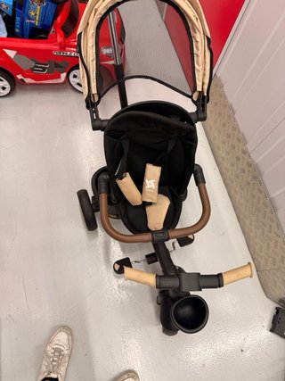 Triciclo infantil con capota