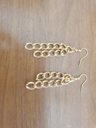 Pendientes largos dorados