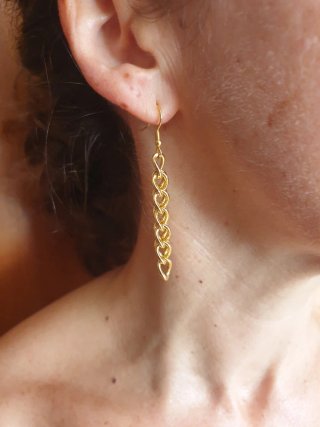 Pendientes largos dorados