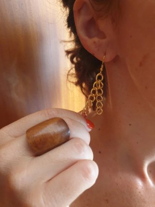 Pendientes largos dorados
