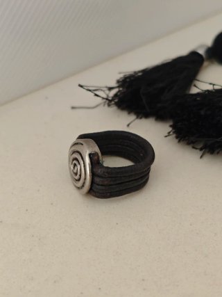 Conjunto Pendientes y Anillo Negro/Plata
