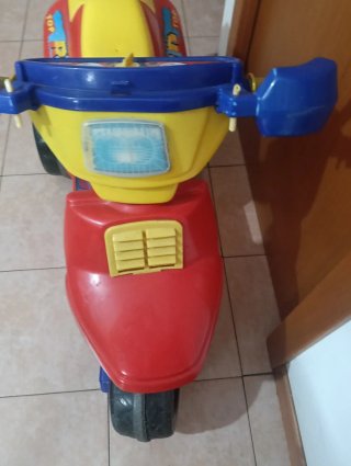 Triciclo elettrico 6V per bambini