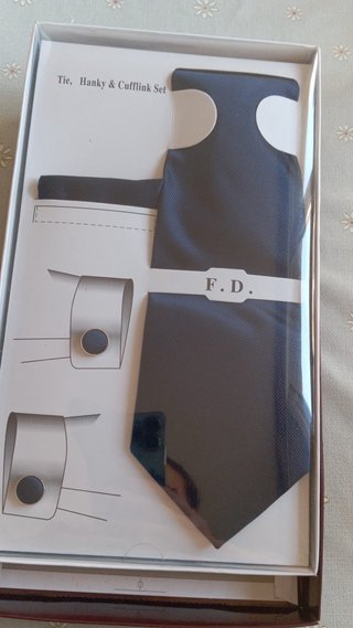 Conjunto Corbata, Pañuelo y Gemelos FD