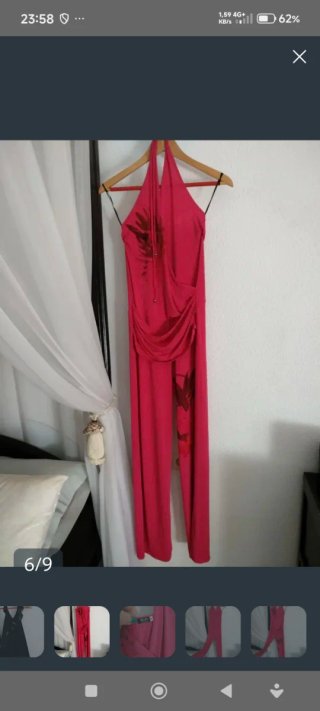 Mono rosa con estampado floral