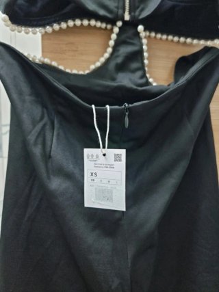 Mono sexy negro con perlas