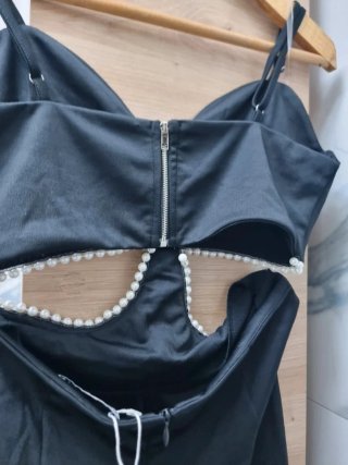 Mono sexy negro con perlas