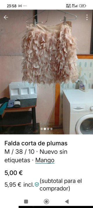 Falda corta de plumas beige
