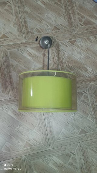 Lámpara colgante de madera y tela
