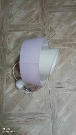 Lámpara colgante de madera y tela