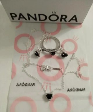 Conjunto Pandora Corazón Negro y Plata
