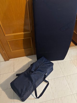 Cuna de viaje azul marino con bolsa y colchón
