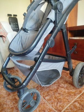 Patinete 4 ruedas Axelo Coche  falta el arnés