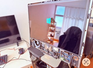 Técnico informático y cámaras de seguridad.