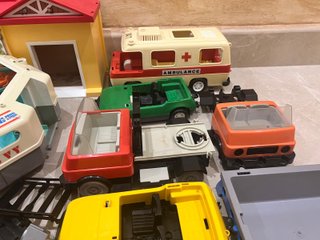 Consegna Playmobil con pezzi e figure
