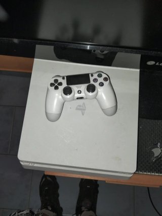 PlayStation 4 Slim Bianca