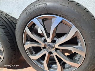 Llantas R17 con Neumáticos