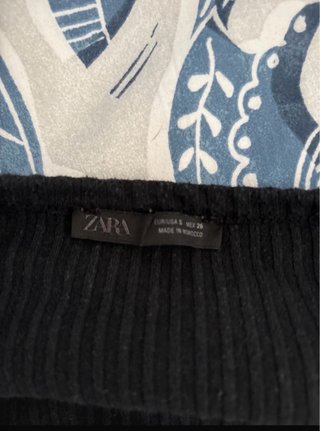 Zara Camiseta Negra Manga Larga Volante