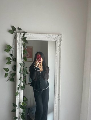 Zara Camiseta Negra Manga Larga Volante