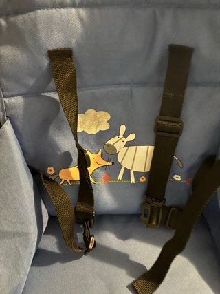 Trona portátil azul con estampado infantil