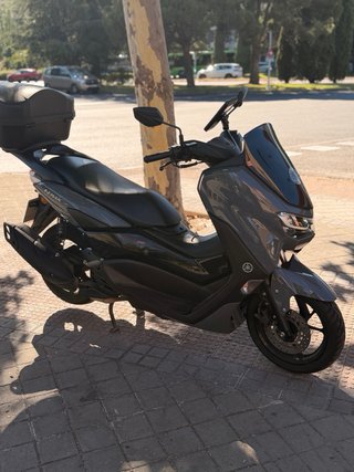 Yamaha NMAX 2024 Gris