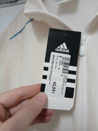Chaqueta Adidas blanca con detalles azules