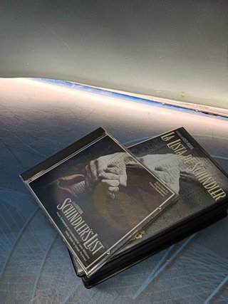 VHS  La lista de Schindler + CD banda sonora de la película