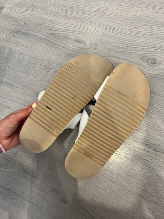 Sandalias Xti Blancas con Hebillas Plateadas