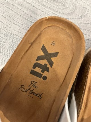 Sandalias Xti Blancas con Hebillas Plateadas
