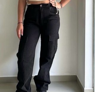 Pantalones cargo negros Stradivarius