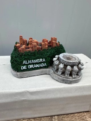 Figura Alhambra de Granada y Fuente
