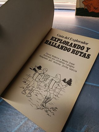 2 libros EXPLORANDO Y HALLANDO RUTAS + MONTES UNIVERSALES. JUEGOS DE INTERIOR Y BOSQUE