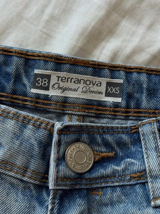 Top a maniche lunghe + jeans corti