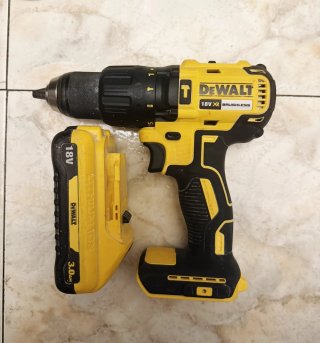 Taladro Dewalt 18V + Batería 3.0Ah