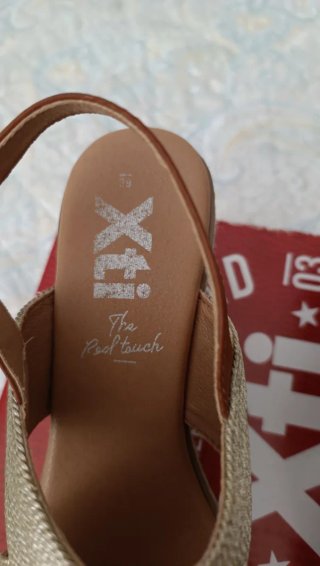 Sandalias XTI Plataforma Marrón y Dorado