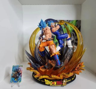 Goku y Vegeta SSJB Figura Ataque