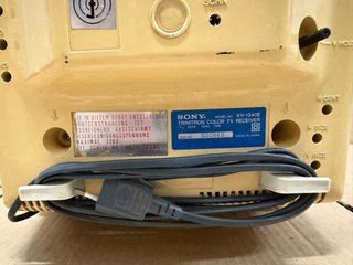Televisor Sony Trinitron KV-1340E 14”