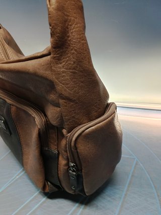 Bolso de piel by clair,s bags en perfecto estado