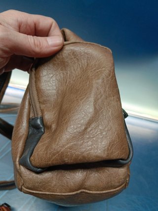 Bolso de piel by clair,s bags en perfecto estado
