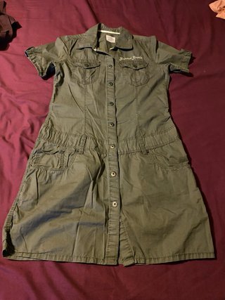 Vestido verde camisero. Talla 36-38.