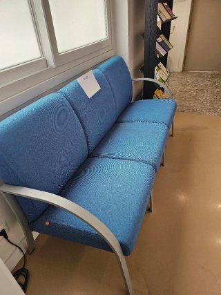 Sofá azul de 3 plazas