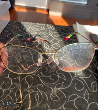 Montura de gafas sin cristales doradas