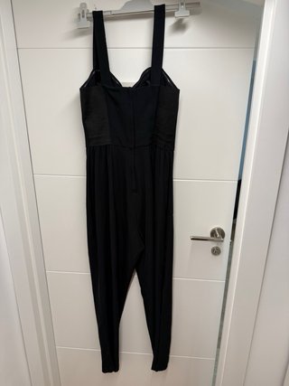 Mono negro tirantes escote corazón