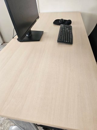 Mesa de oficina moderna