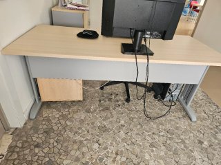 Mesa de oficina moderna