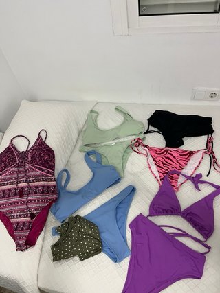 Lote Bikinis y bañador todo 35€