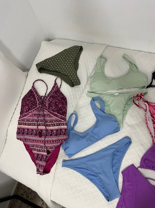 Lote Bikinis y bañador todo 35€